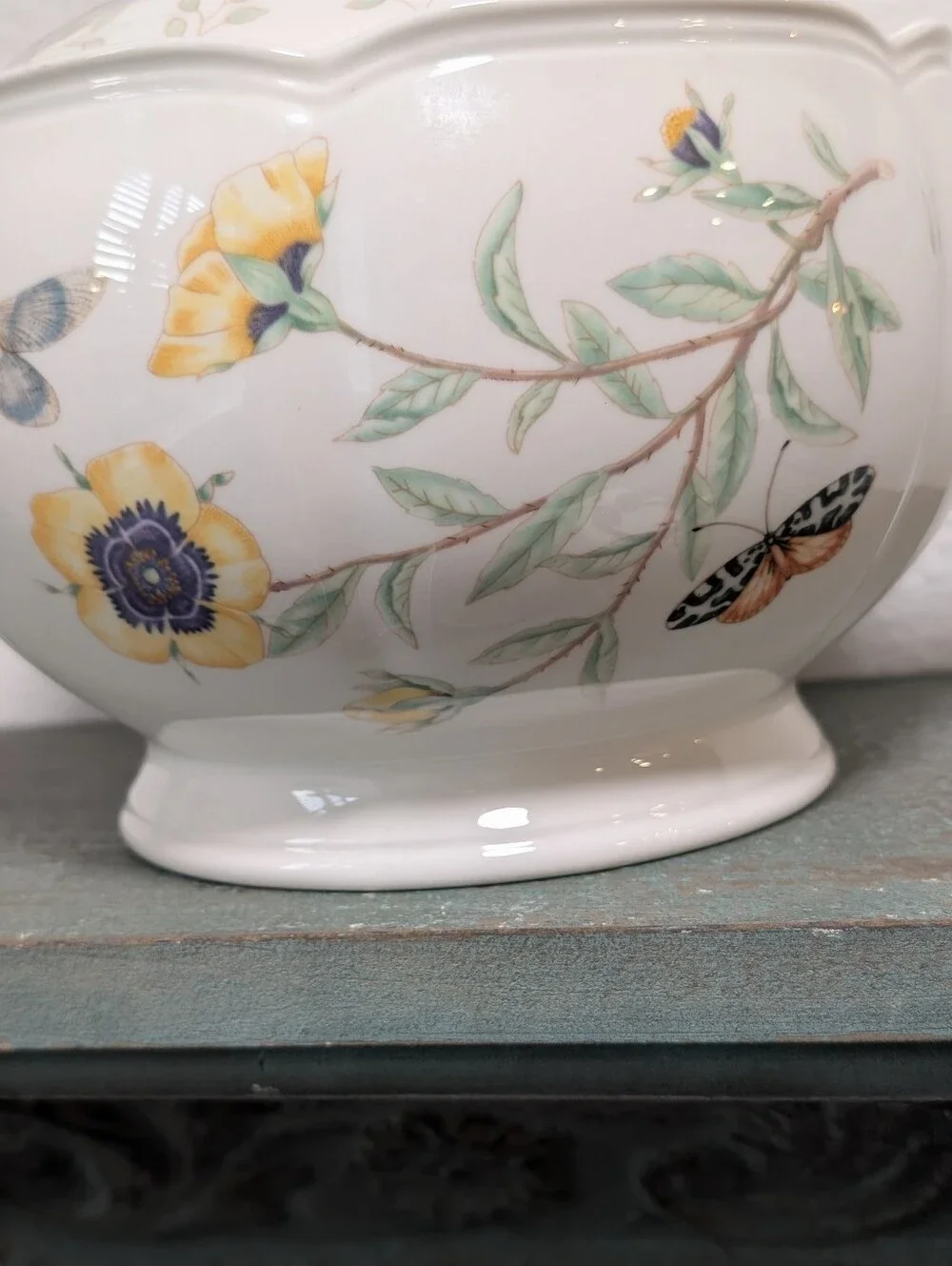 Lenox Butterfly Meadow Covered Casserole Serving Dish with Flower Finial Vintage
